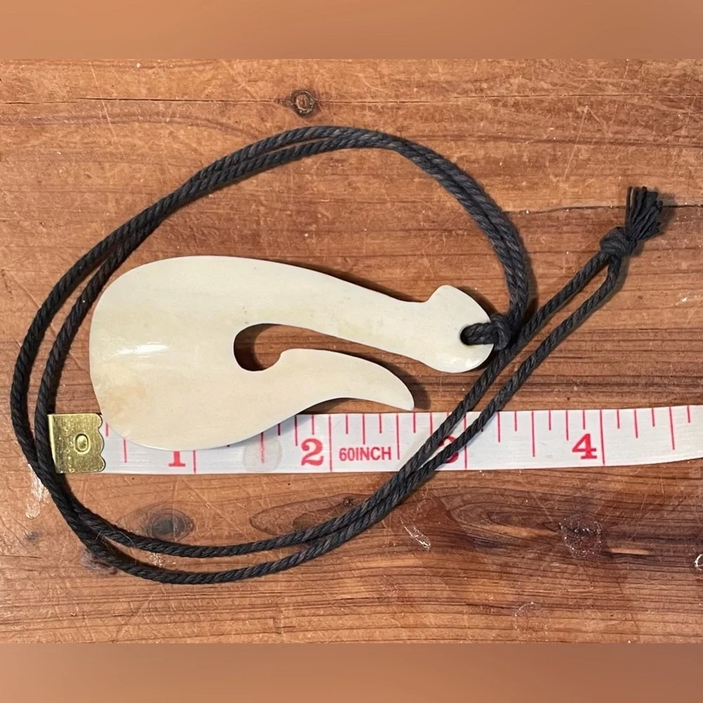 Carved bone Pacific island style fish hook pendant necklace​​ - Picture 4 of 4